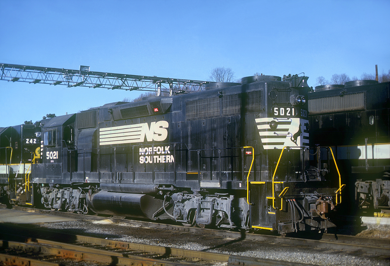 NS GP38-2 5021